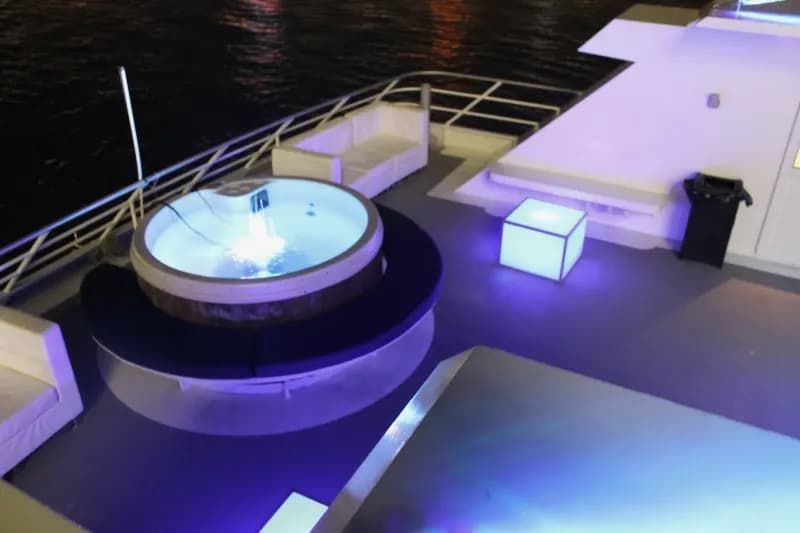 Open-air jacuzzi on the sky deck