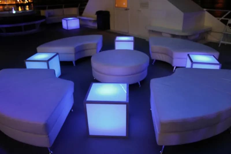 Top deck lounge seating